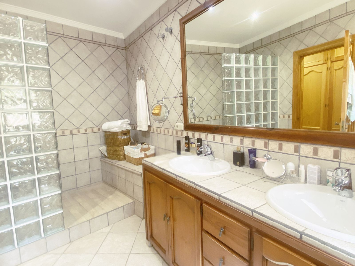 3 bedroom Villas for sale in Elviria – R5129014
