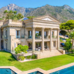 7 bedroom Villas for sale in Sierra Blanca – R5131117