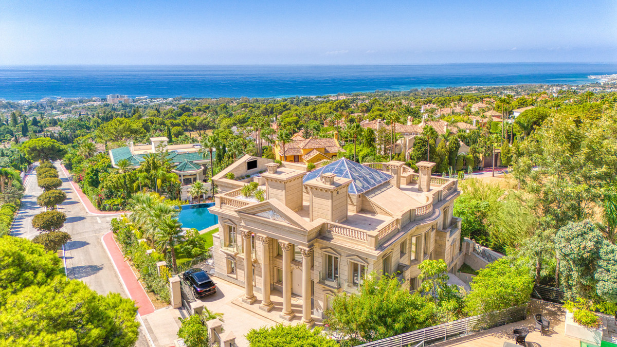 7 bedroom Villas for sale in Sierra Blanca – R5131117