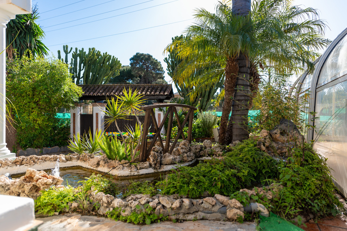 4 bedroom Villas for sale in Las Chapas – R4905580