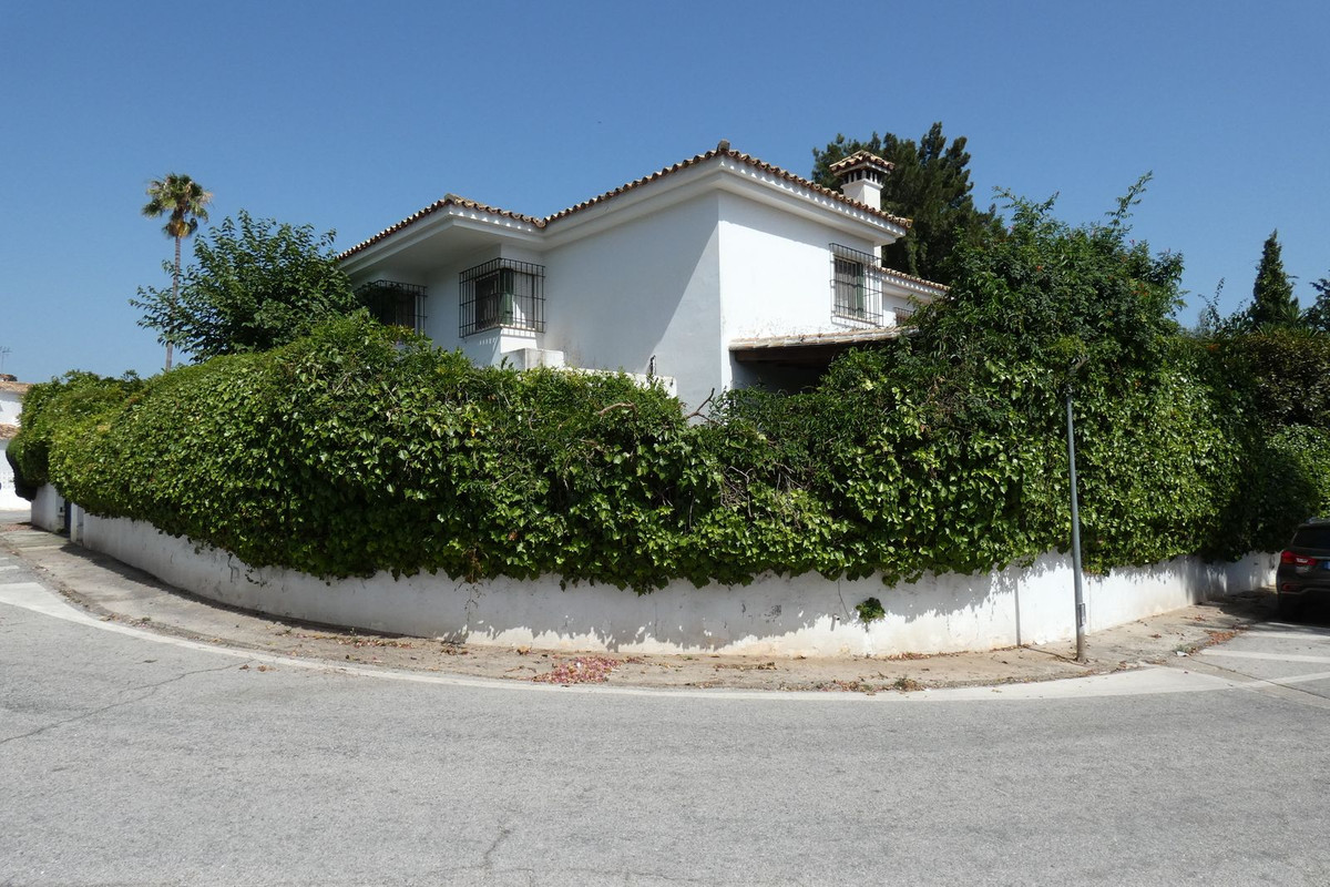 5 bedroom Villas for sale in Marbella – R5126509