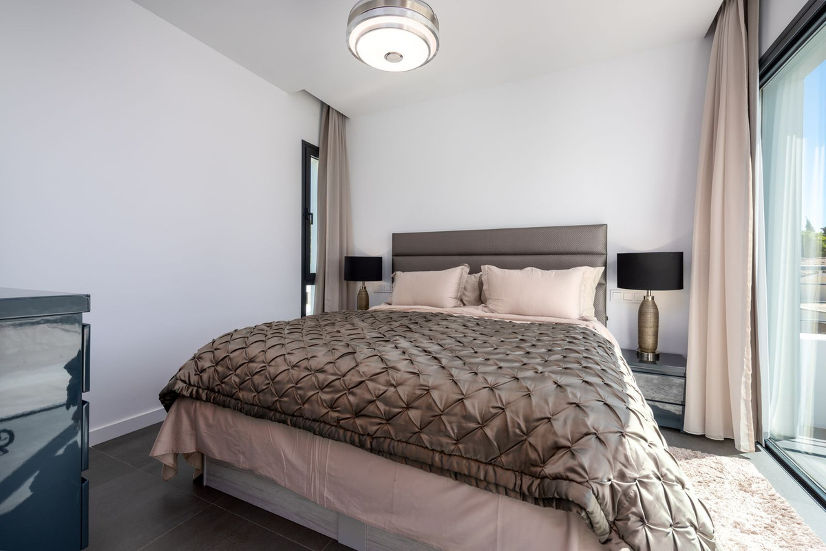 4 bedroom Villas for sale in Nueva Milla de Oro – R5135491