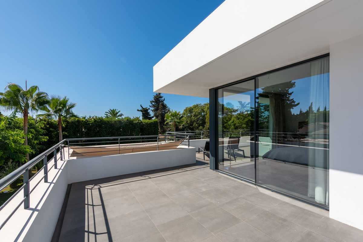 4 bedroom Villas for sale in Nueva Milla de Oro – R5135491