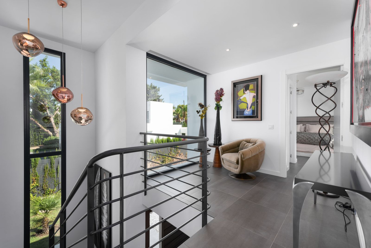 4 bedroom Villas for sale in Nueva Milla de Oro – R5135491