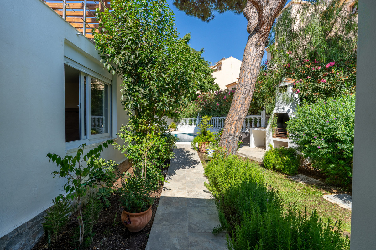 Villas de 4 dormitorios en venta en Marbesa – R5129818