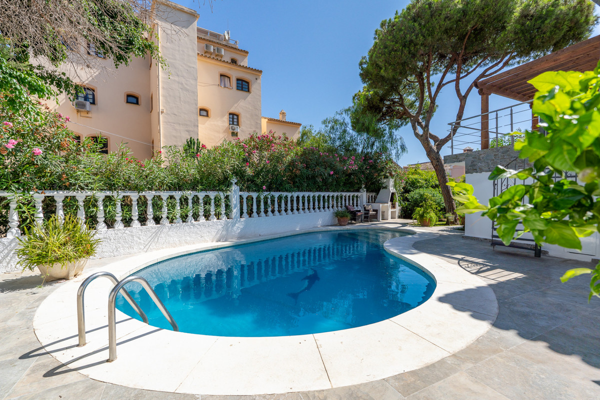 Villas de 4 dormitorios en venta en Marbesa – R5129818