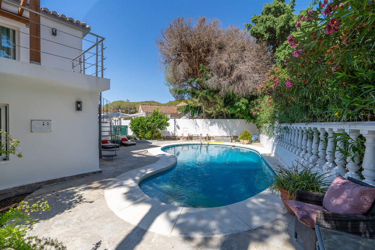 Villas de 4 dormitorios en venta en Marbesa – R5129818