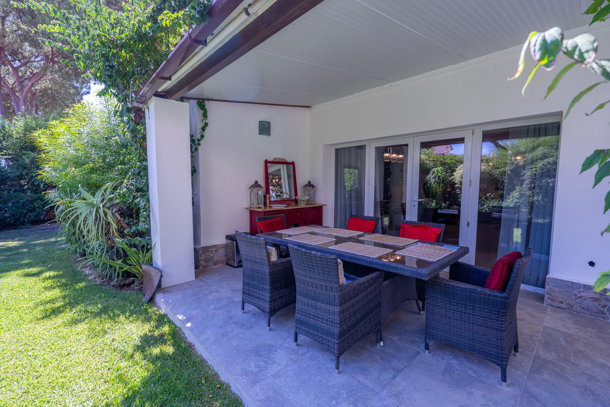 Villas de 4 dormitorios en venta en Marbesa – R5129818