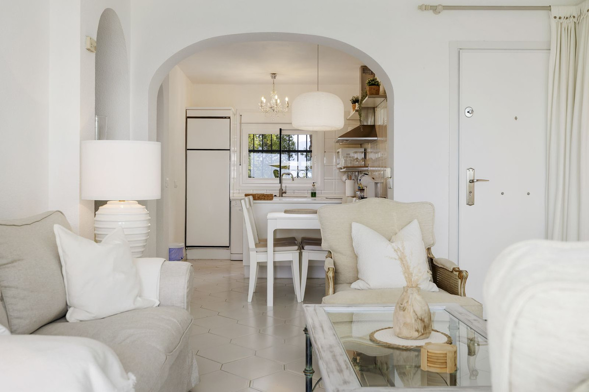 2 bedroom Apartments for sale in Miraflores – R5127880