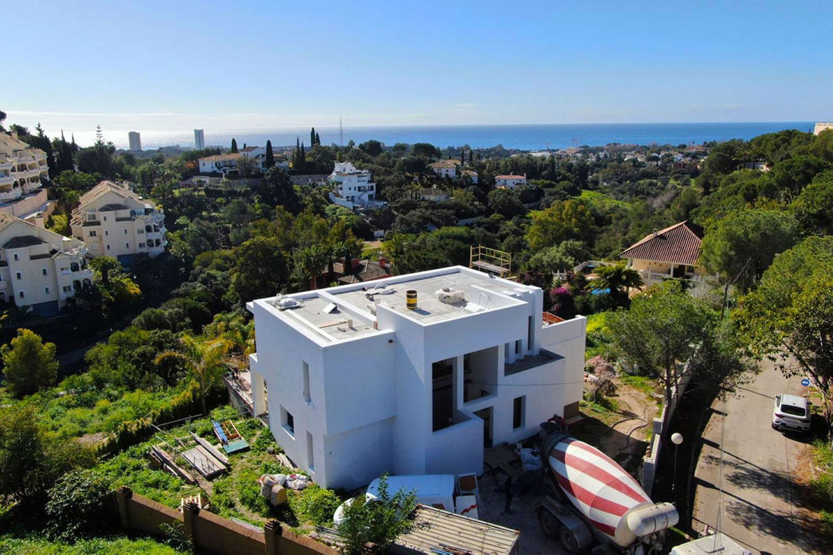 Villas de 4 dormitorios en venta en Elviria – R4976098