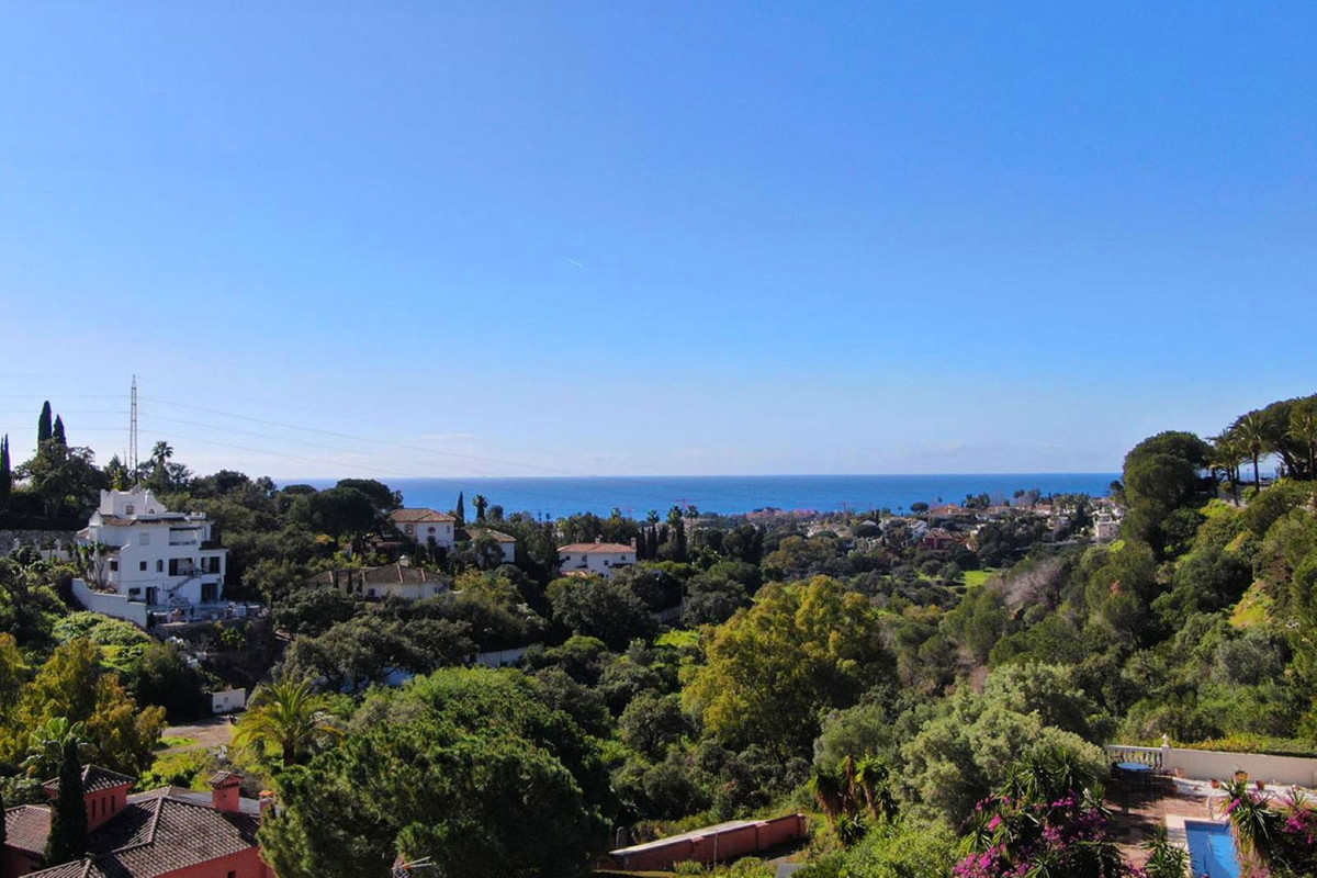 Villas de 4 dormitorios en venta en Elviria – R4976098