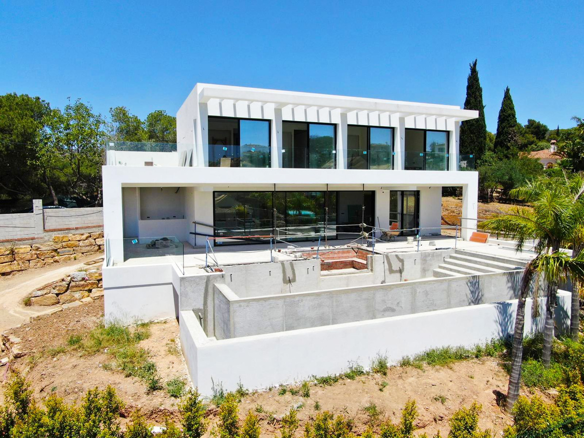 Villas de 4 dormitorios en venta en Elviria – R4976098