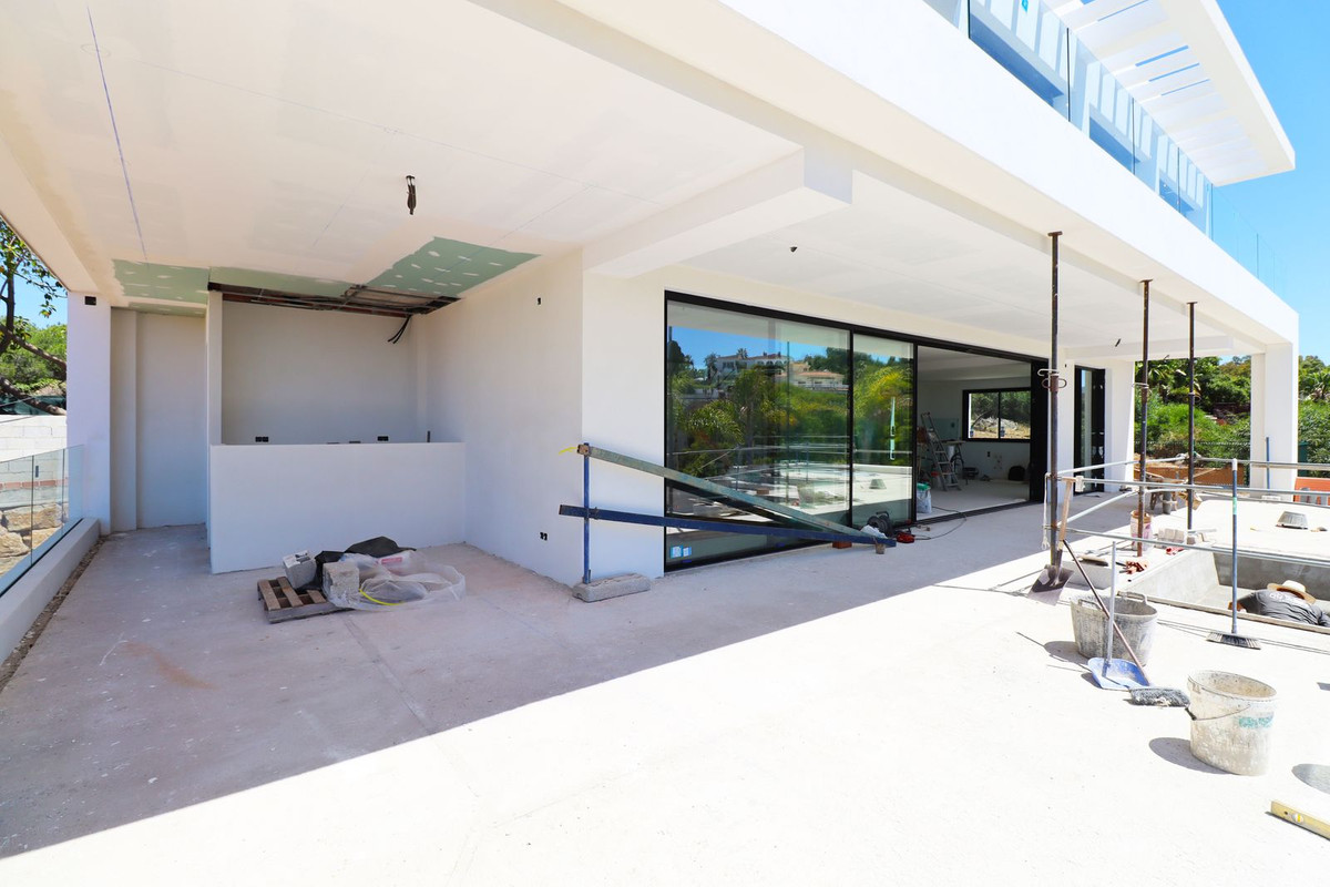 Villas de 4 dormitorios en venta en Elviria – R4976098