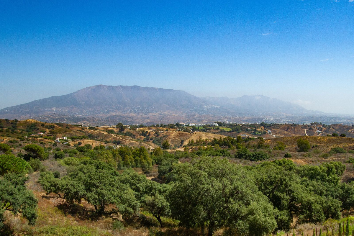 2 bedroom Apartments for sale in La Mairena – R5127244