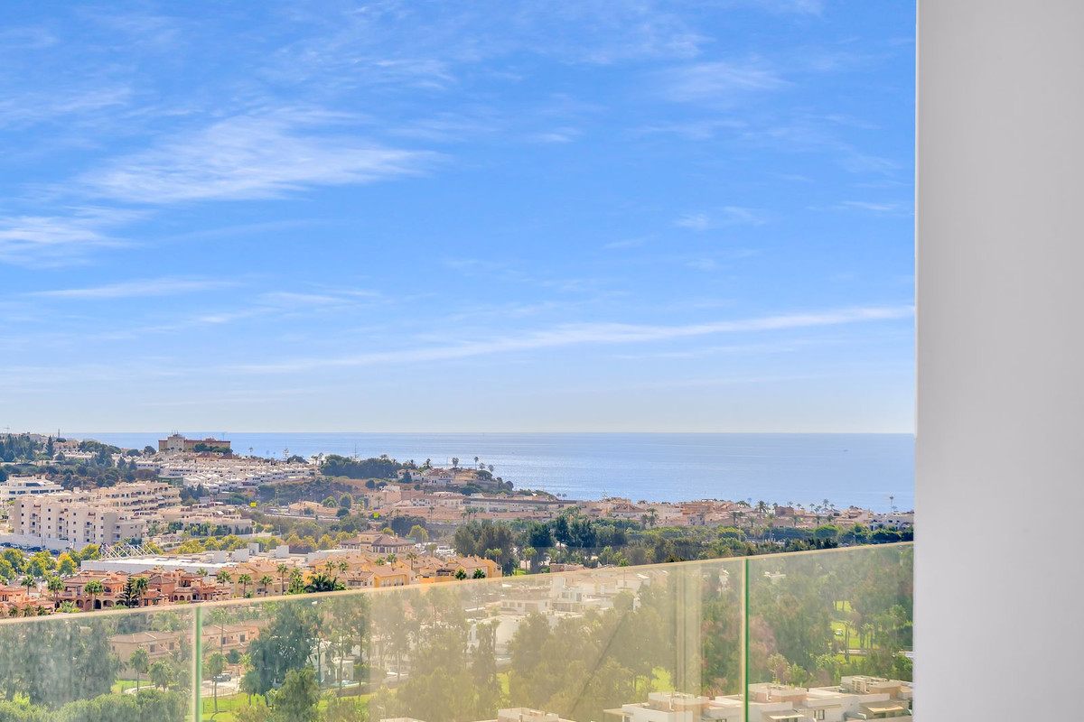 3 bedroom Apartments for sale in La Cala de Mijas – R5135818