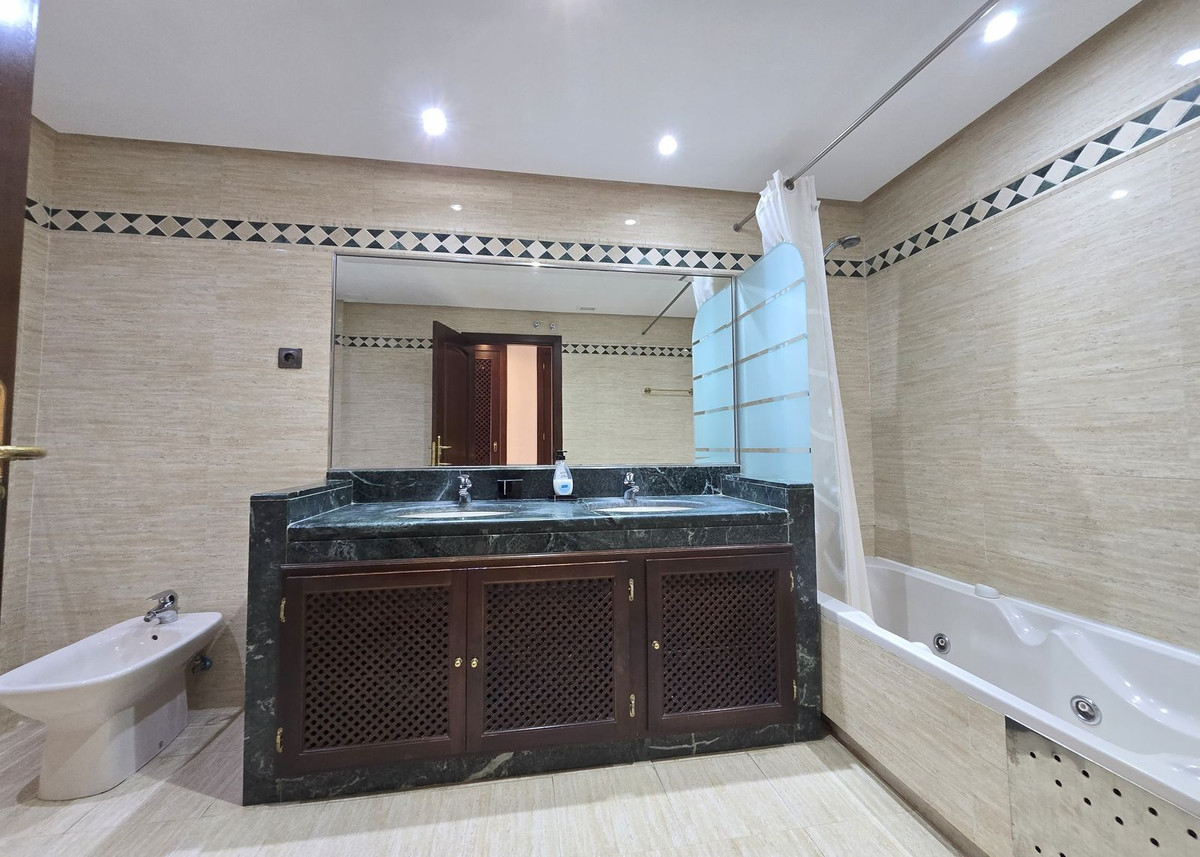 2 bedroom Apartments for sale in La Mairena – R5050405
