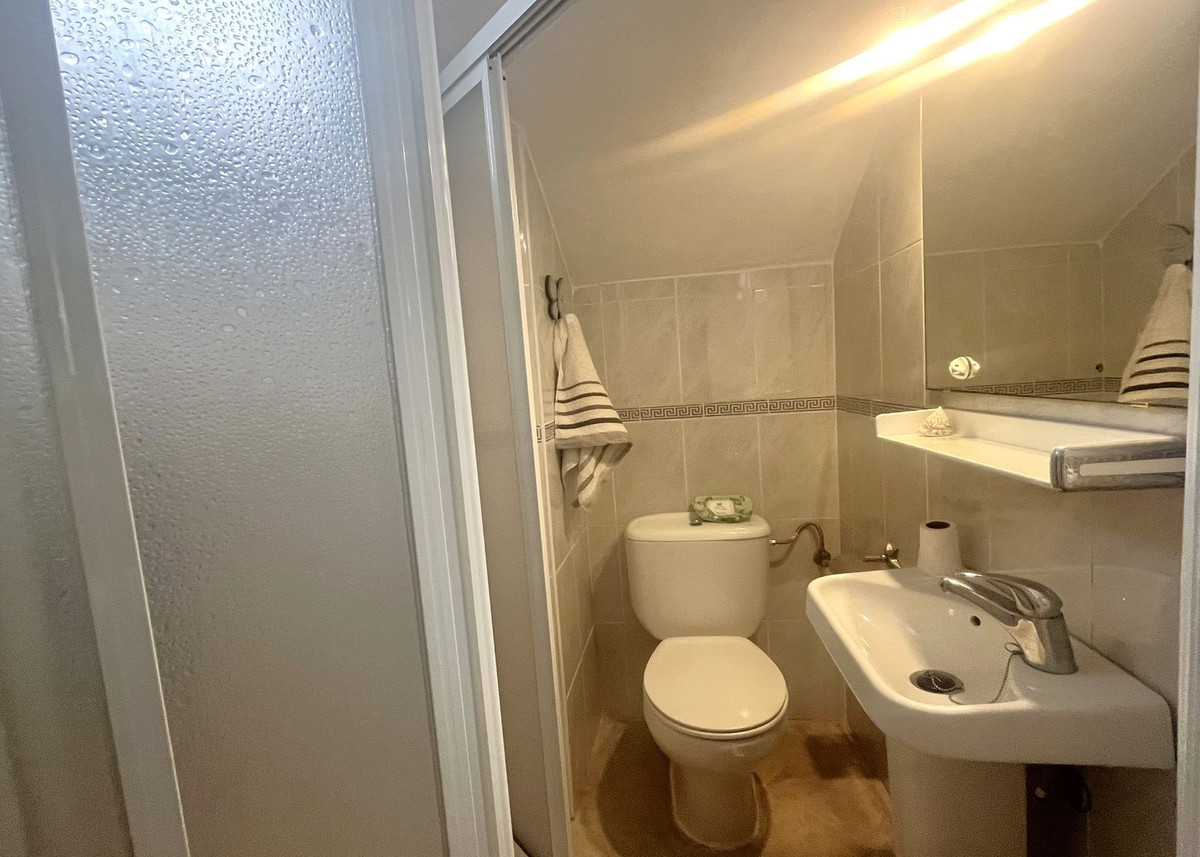Apartamentos de 2 dormitorios en venta en Calahonda – R5121622