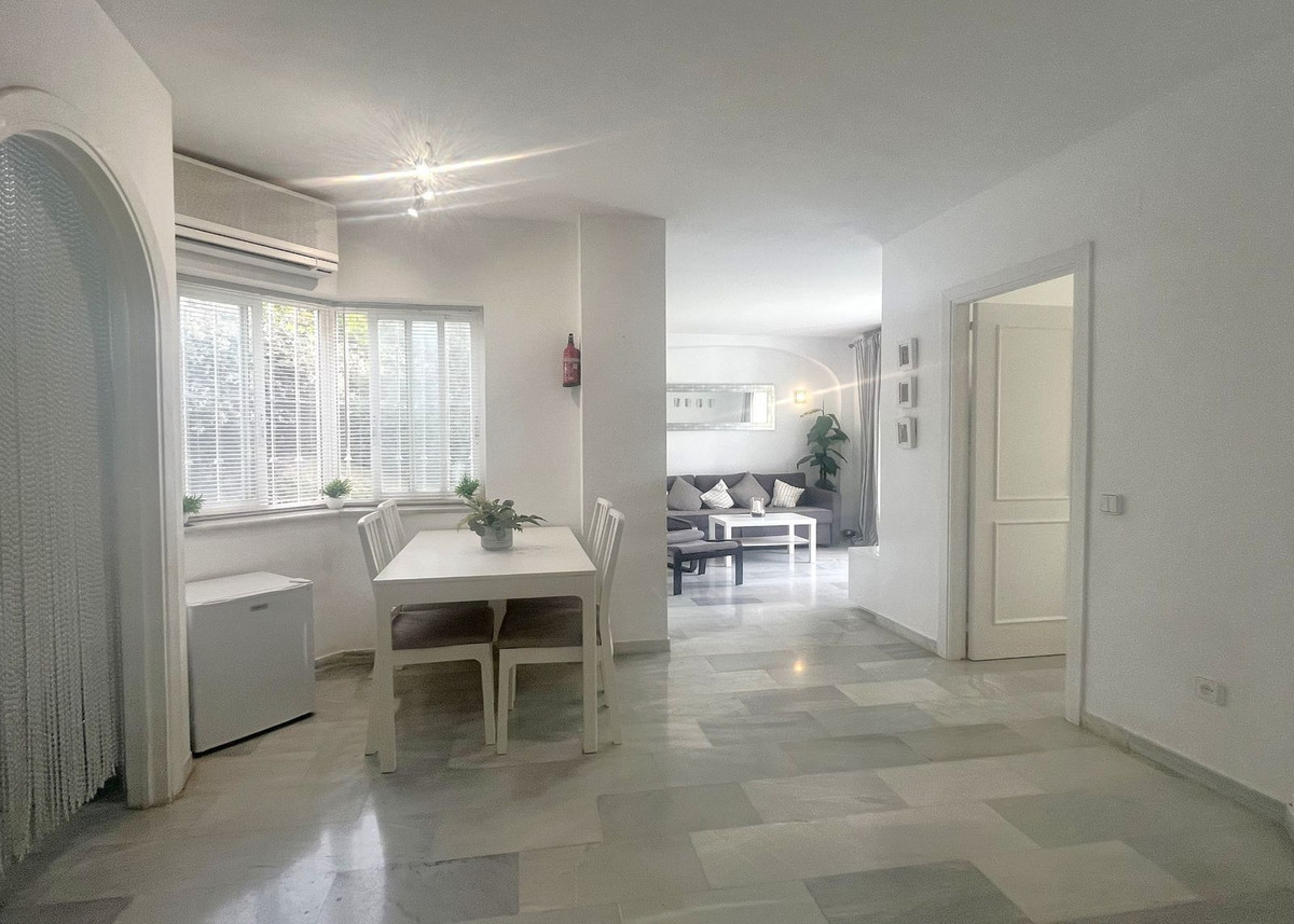 Apartamentos de 2 dormitorios en venta en Calahonda – R5121622
