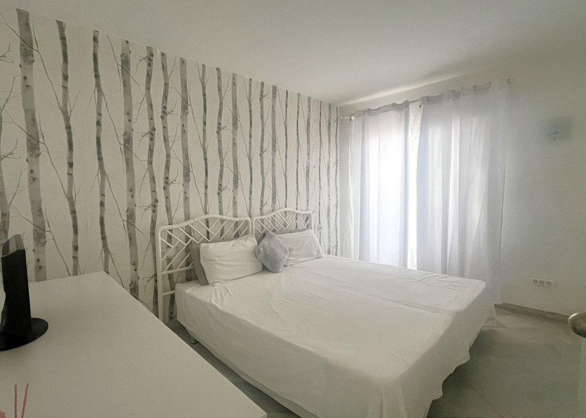 Apartamentos de 2 dormitorios en venta en Calahonda – R5121622