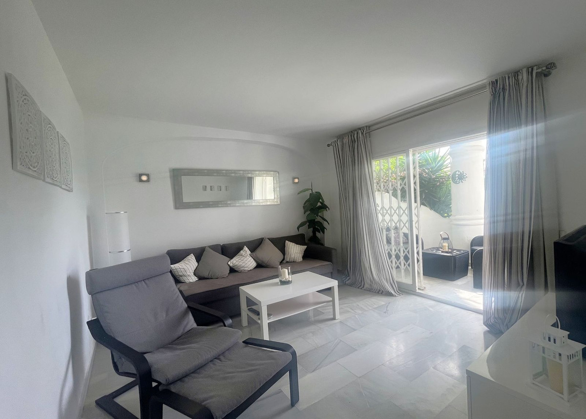 Apartamentos de 2 dormitorios en venta en Calahonda – R5121622