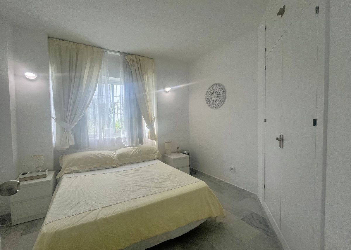 Apartamentos de 2 dormitorios en venta en Calahonda – R5121622