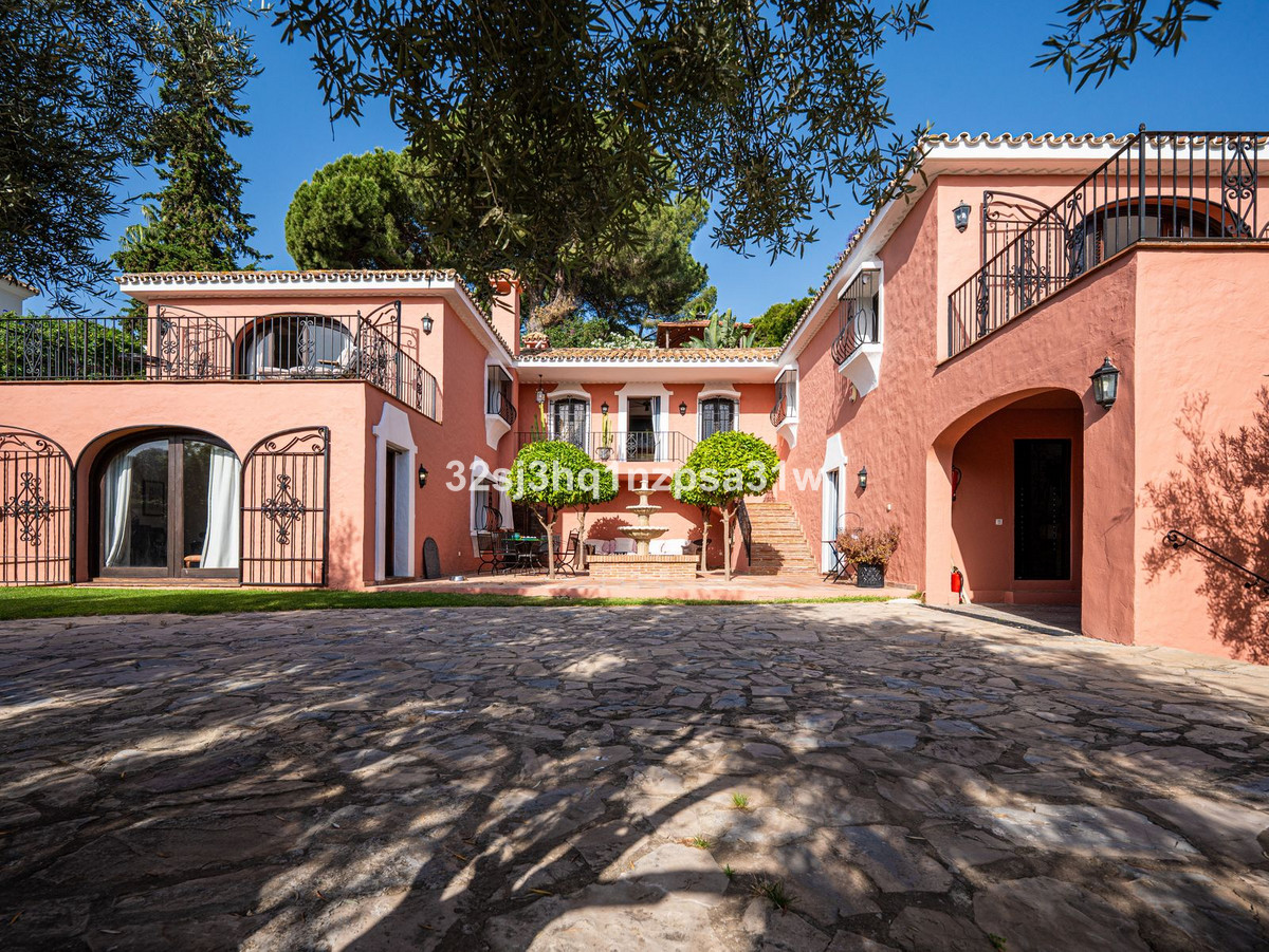 5 bedroom Villas for sale in Las Brisas – R5062681
