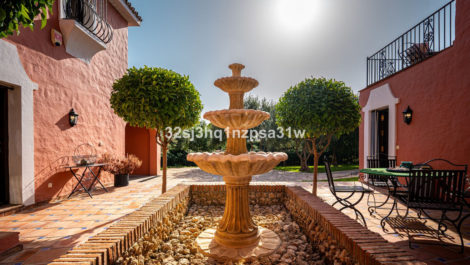 5 bedroom Villas for sale in Las Brisas – R5062681