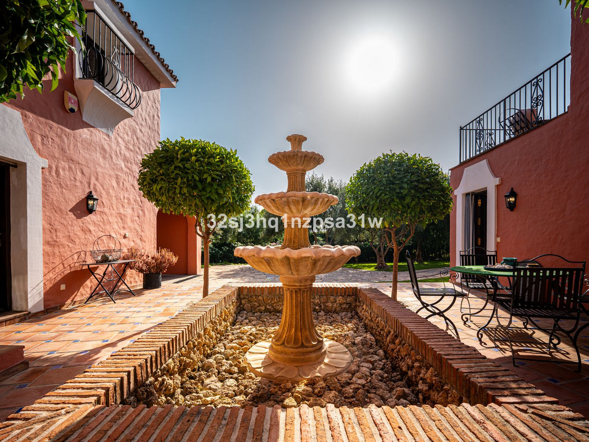 5 bedroom Villas for sale in Las Brisas – R5062681