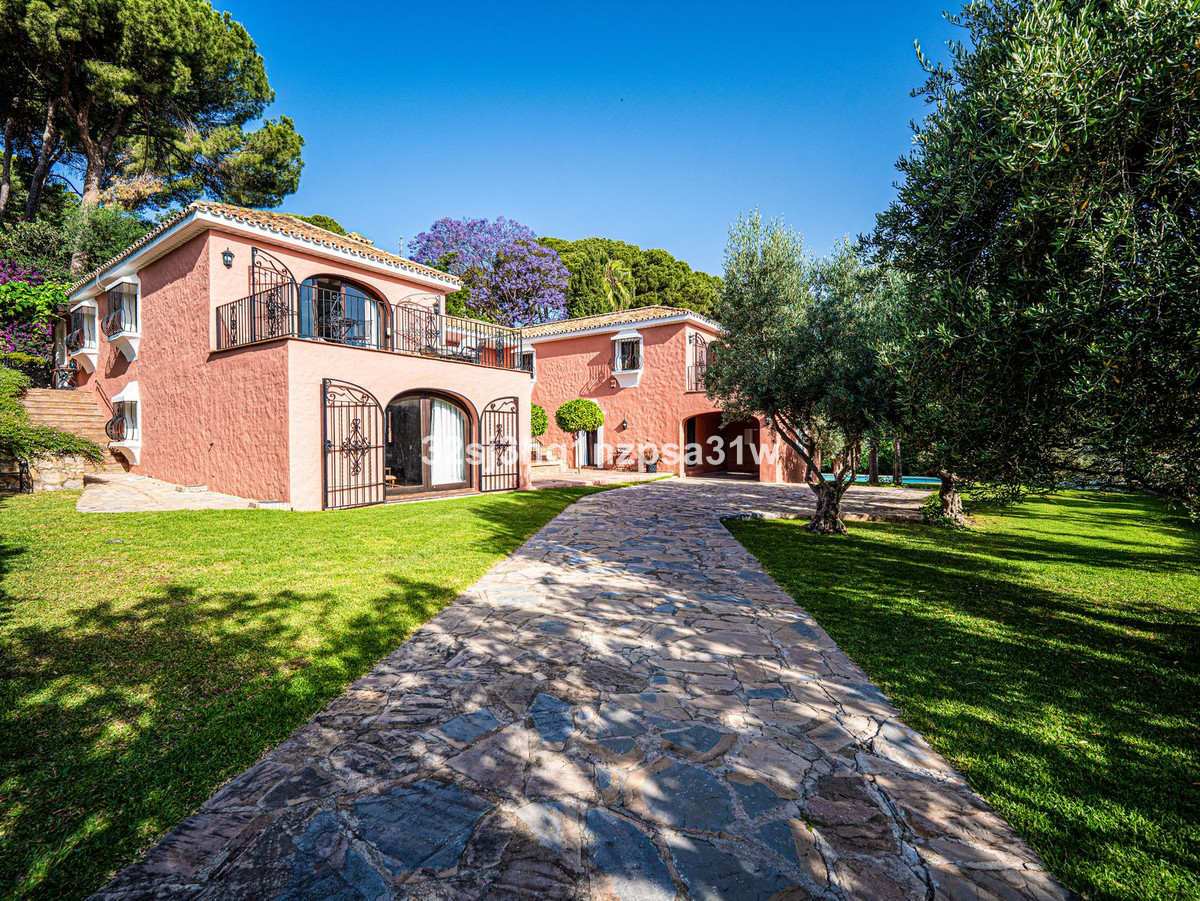 5 bedroom Villas for sale in Las Brisas – R5062681