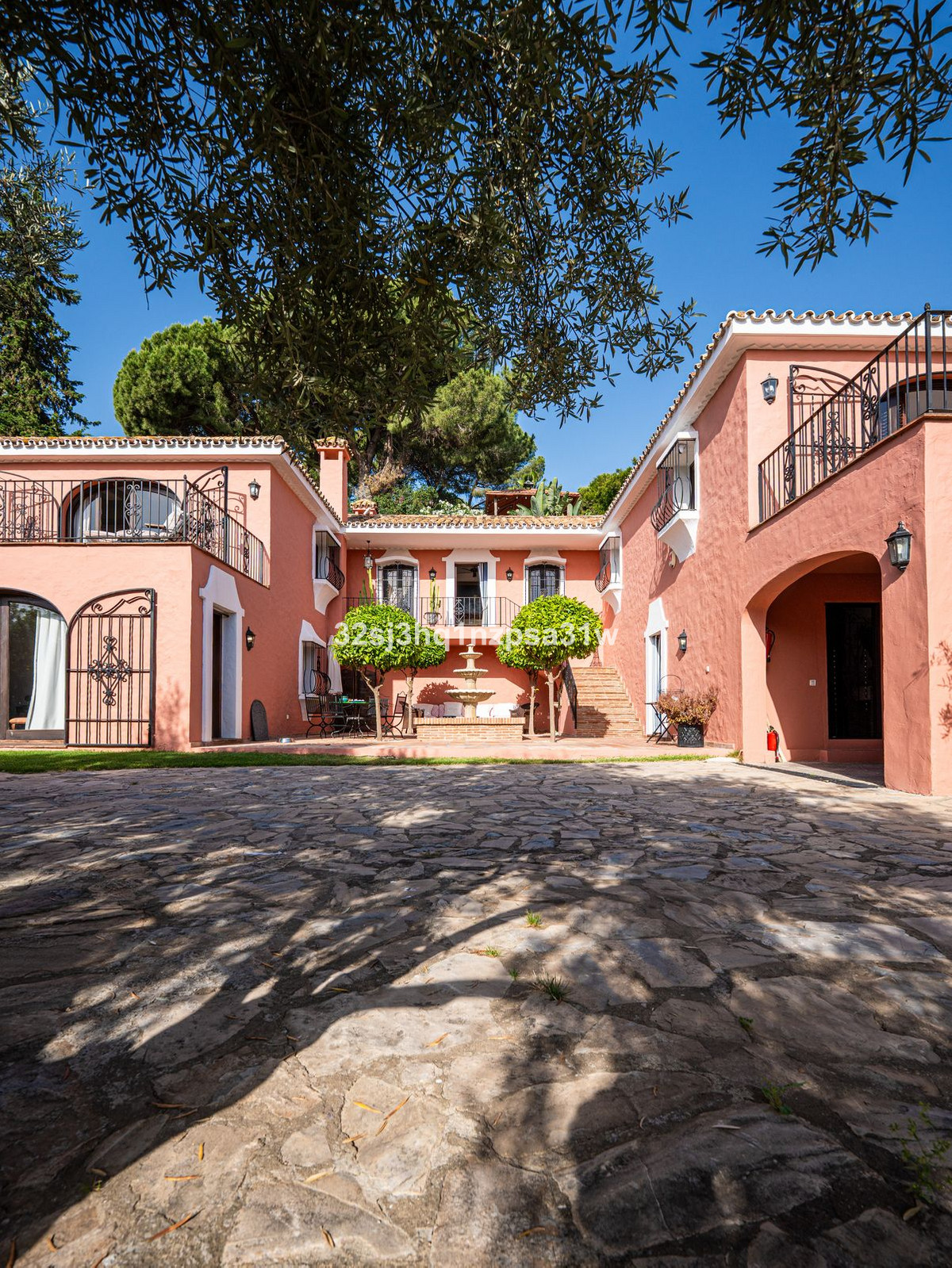 5 bedroom Villas for sale in Las Brisas – R5062681