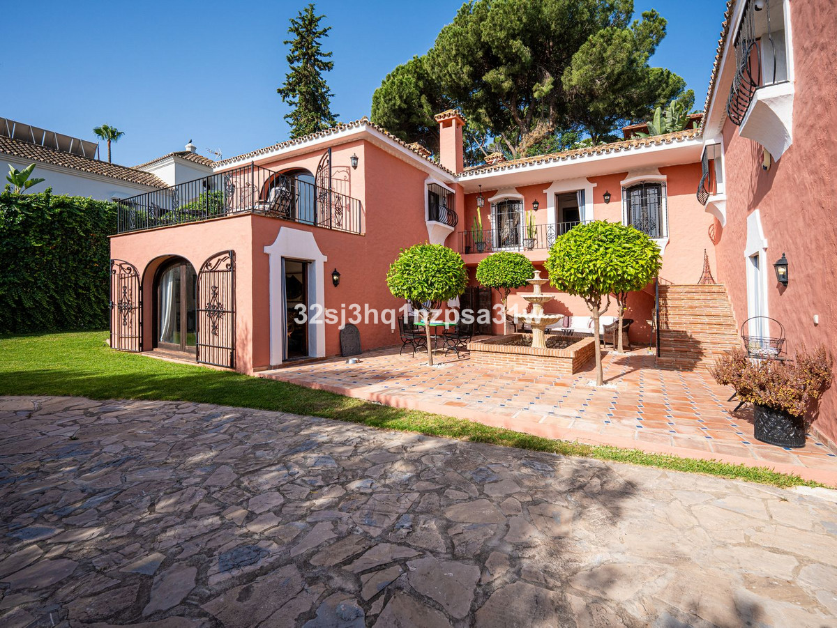 5 bedroom Villas for sale in Las Brisas – R5062681