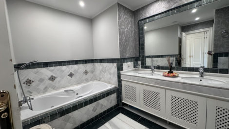 4 bedroom Apartments for sale in Milla de Oro – R5135290