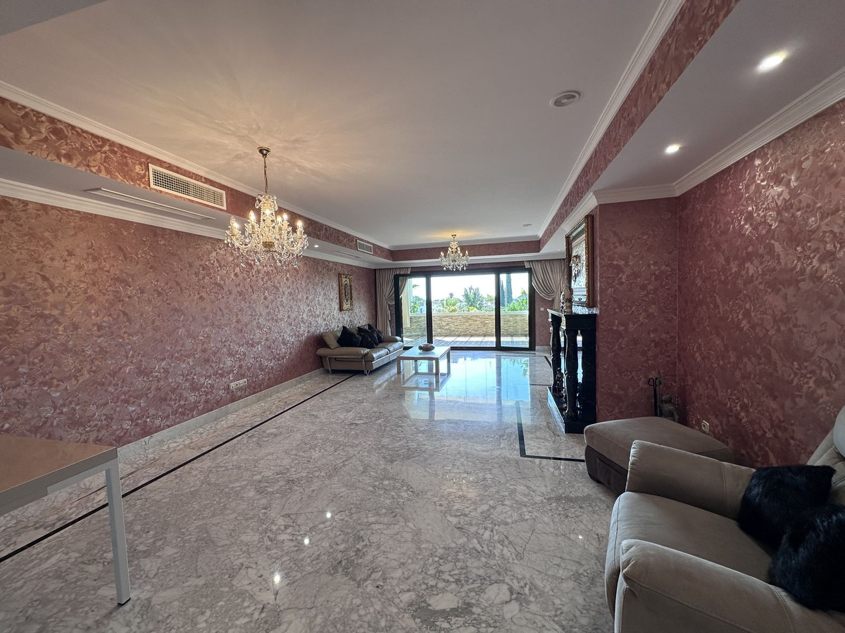 4 bedroom Apartments for sale in Milla de Oro – R5135290