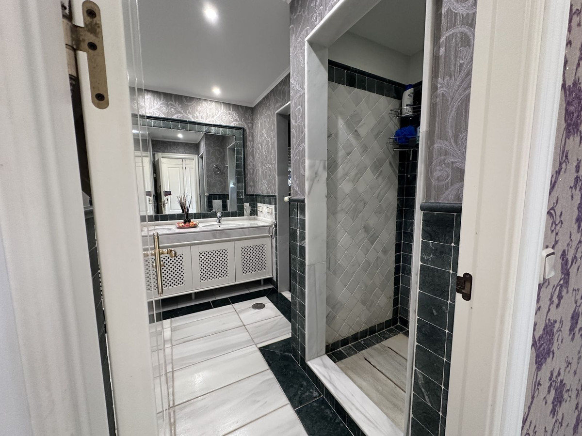 4 bedroom Apartments for sale in Milla de Oro – R5135290