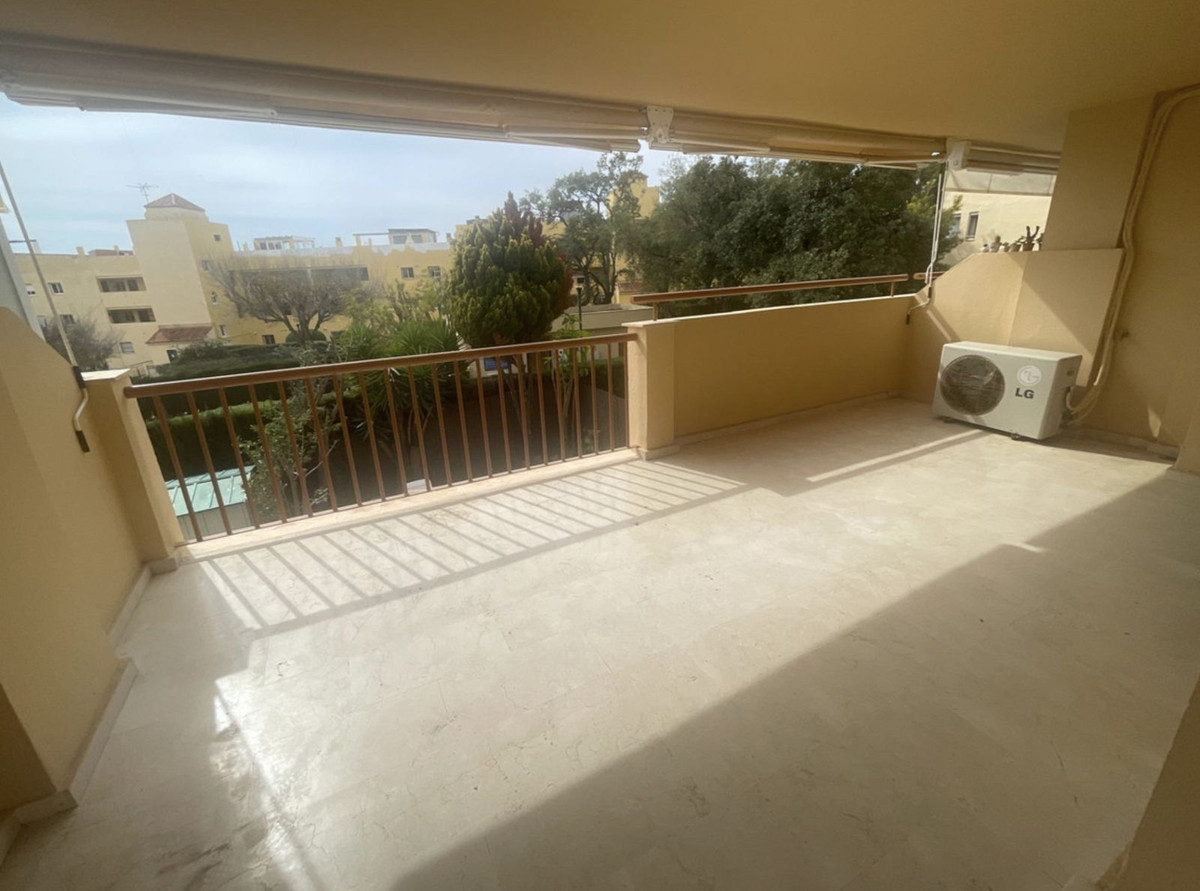 1 bedroom Apartments for sale in Calahonda – R5134444