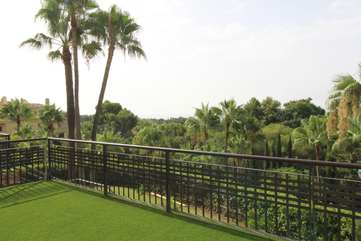 3 bedroom Apartments for sale in Sierra Blanca – R5130766