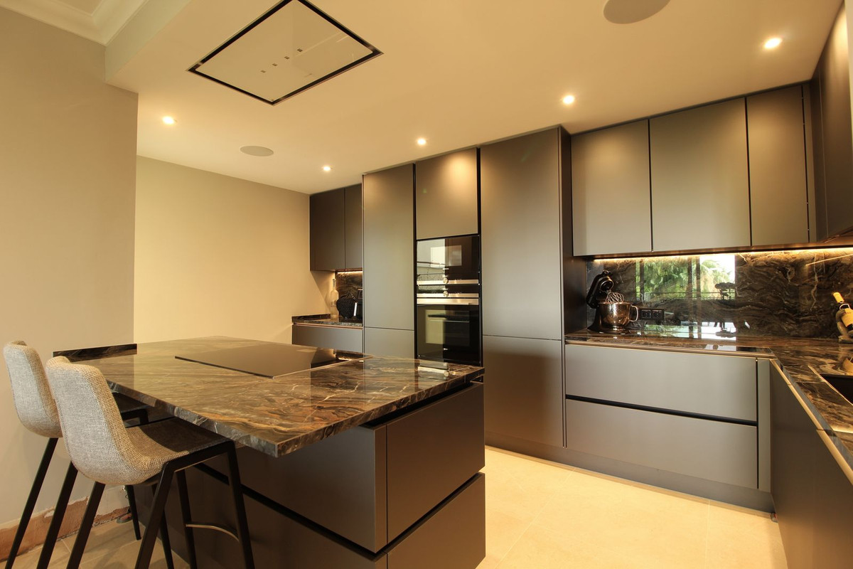 3 bedroom Apartments for sale in Sierra Blanca – R5130766