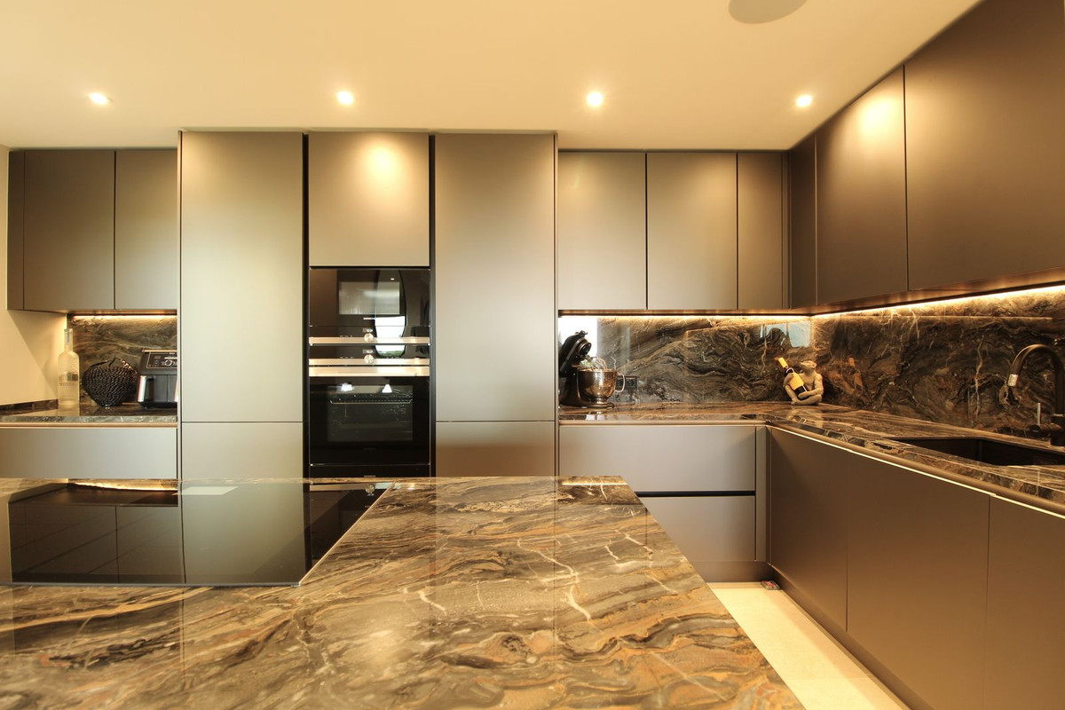 3 bedroom Apartments for sale in Sierra Blanca – R5130766
