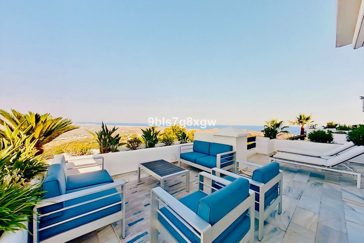 2 bedroom Apartments for sale in La Mairena – R5135203