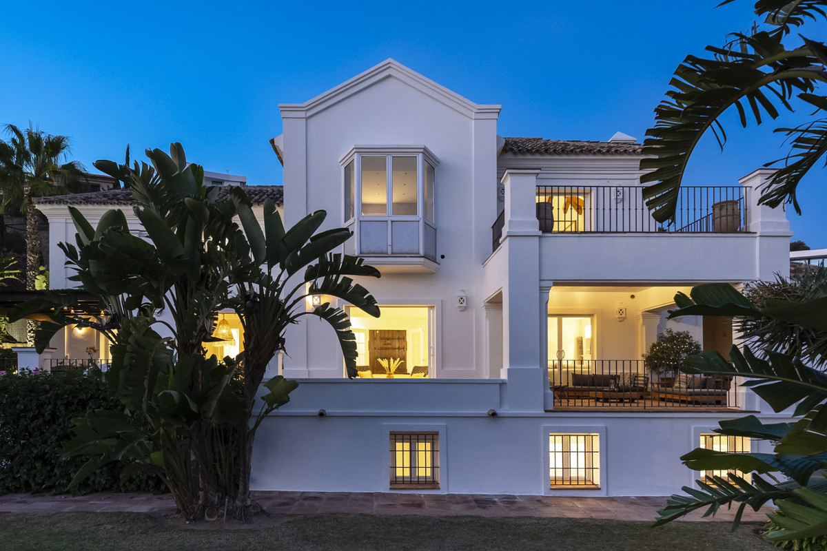 6 bedroom Villas for sale in Altos de los Monteros – R5135635