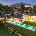 7 bedroom Villas for sale in Las Brisas – R5130388