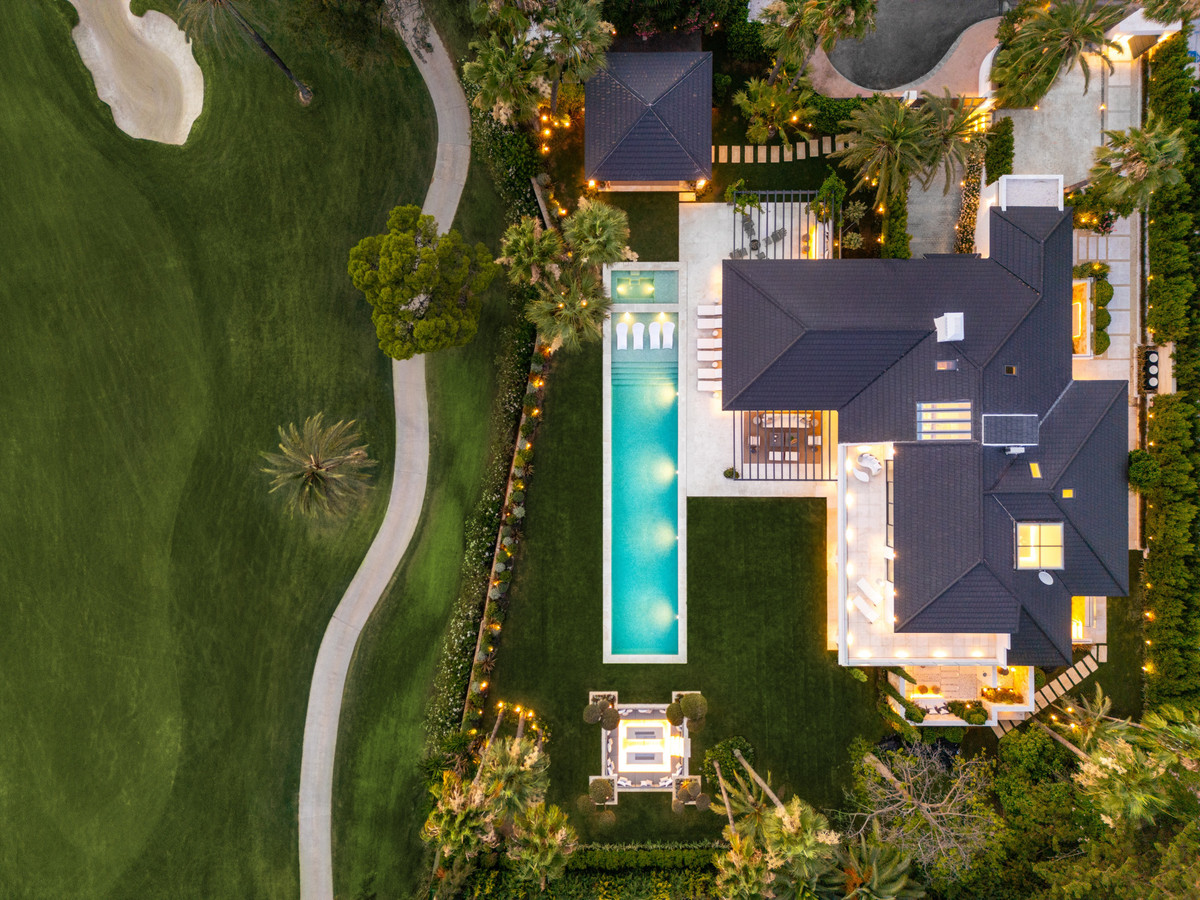 7 bedroom Villas for sale in Las Brisas – R5130388