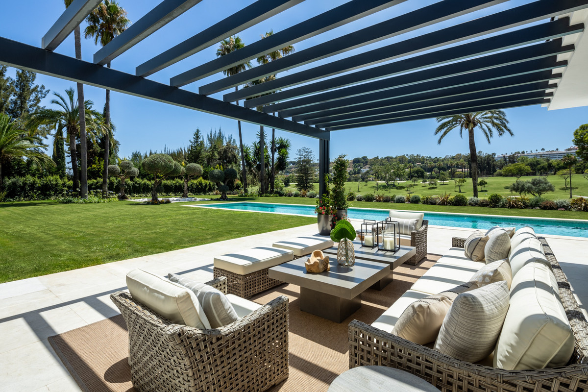 7 bedroom Villas for sale in Las Brisas – R5130388