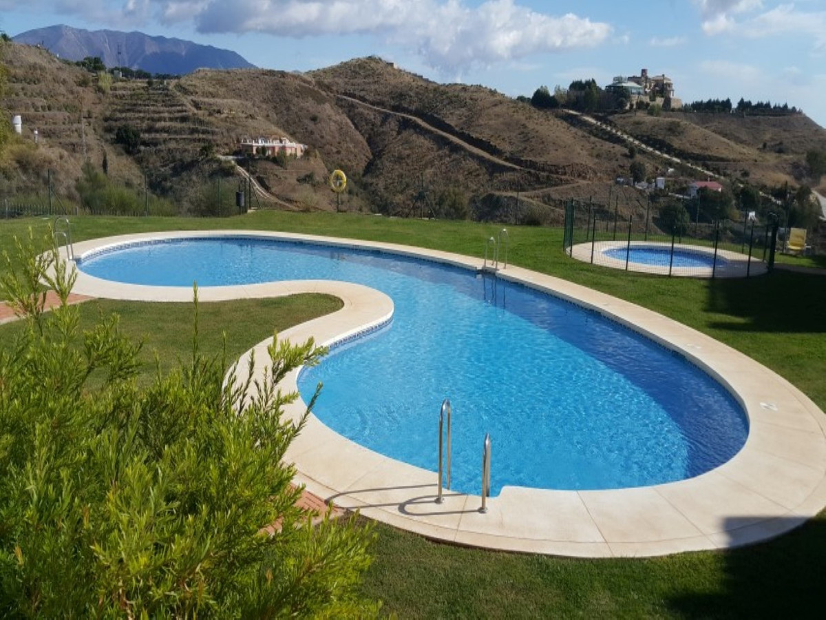 2 bedroom Apartments for sale in Calahonda – R5134621