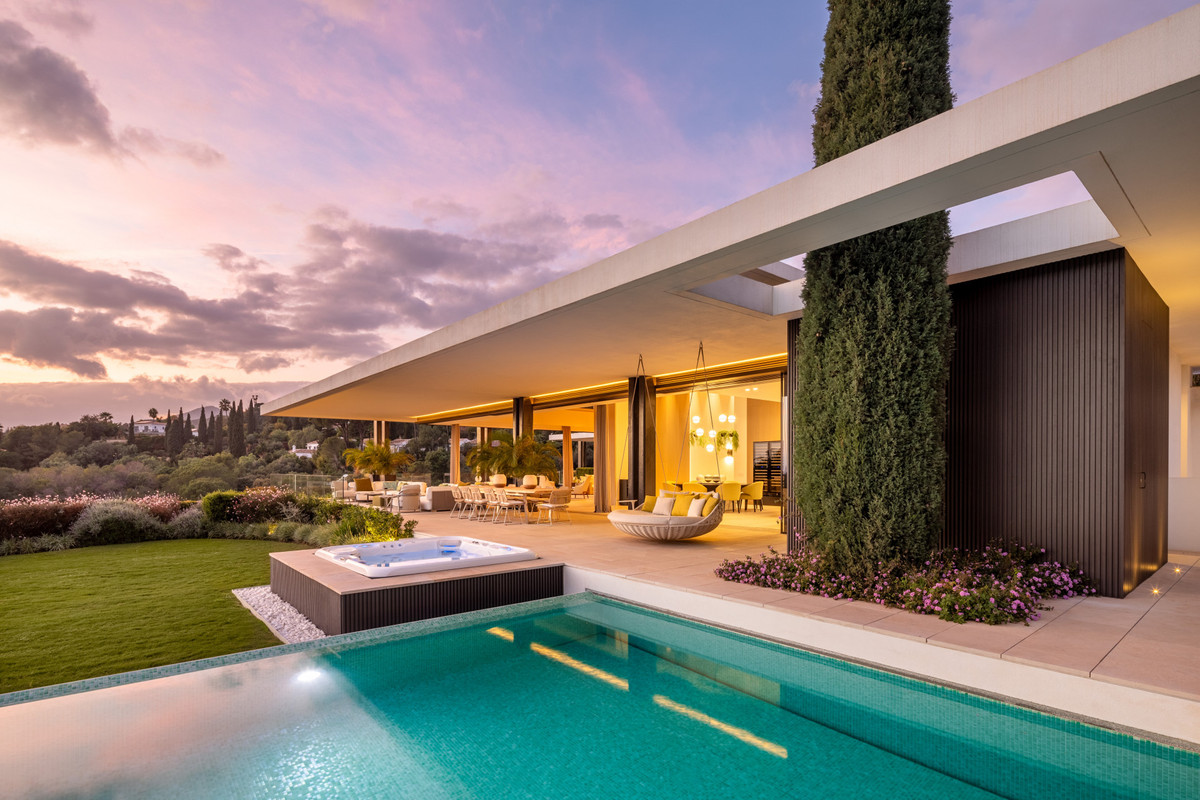 6 bedroom Villas for sale in La Quinta – R4930648