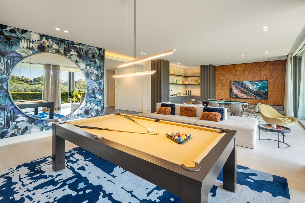 6 bedroom Villas for sale in La Quinta – R4930648