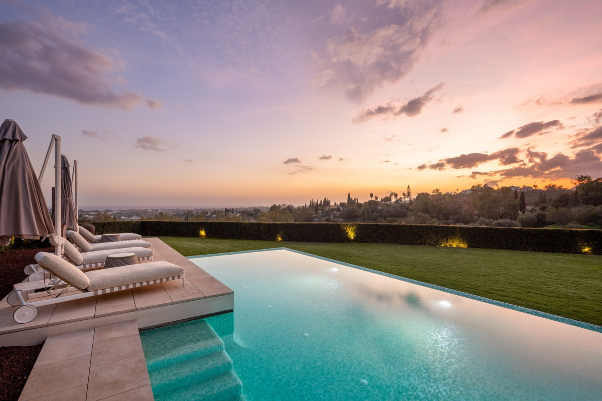 6 bedroom Villas for sale in La Quinta – R4930648