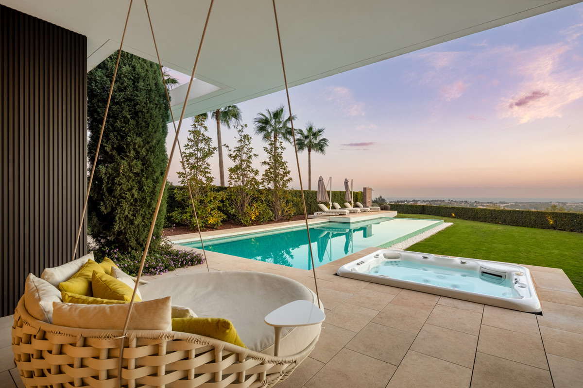 6 bedroom Villas for sale in La Quinta – R4930648