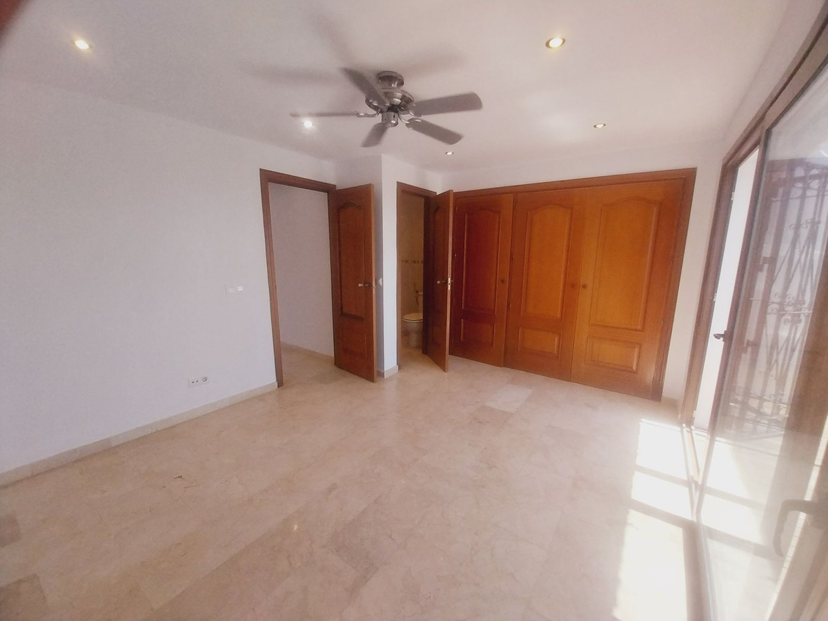 4 bedroom Townhouses for sale in Calahonda – R5126938