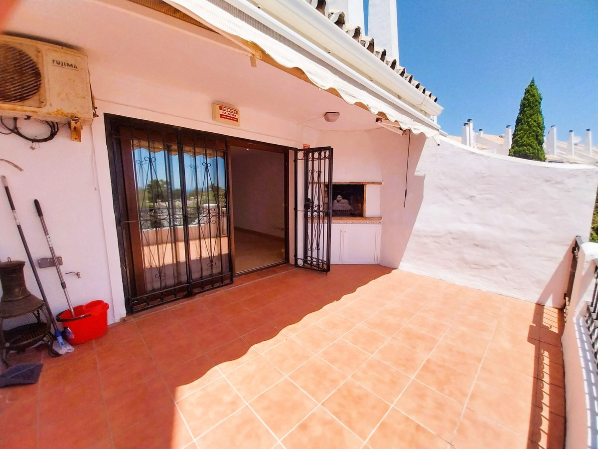 4 bedroom Townhouses for sale in Calahonda – R5126938